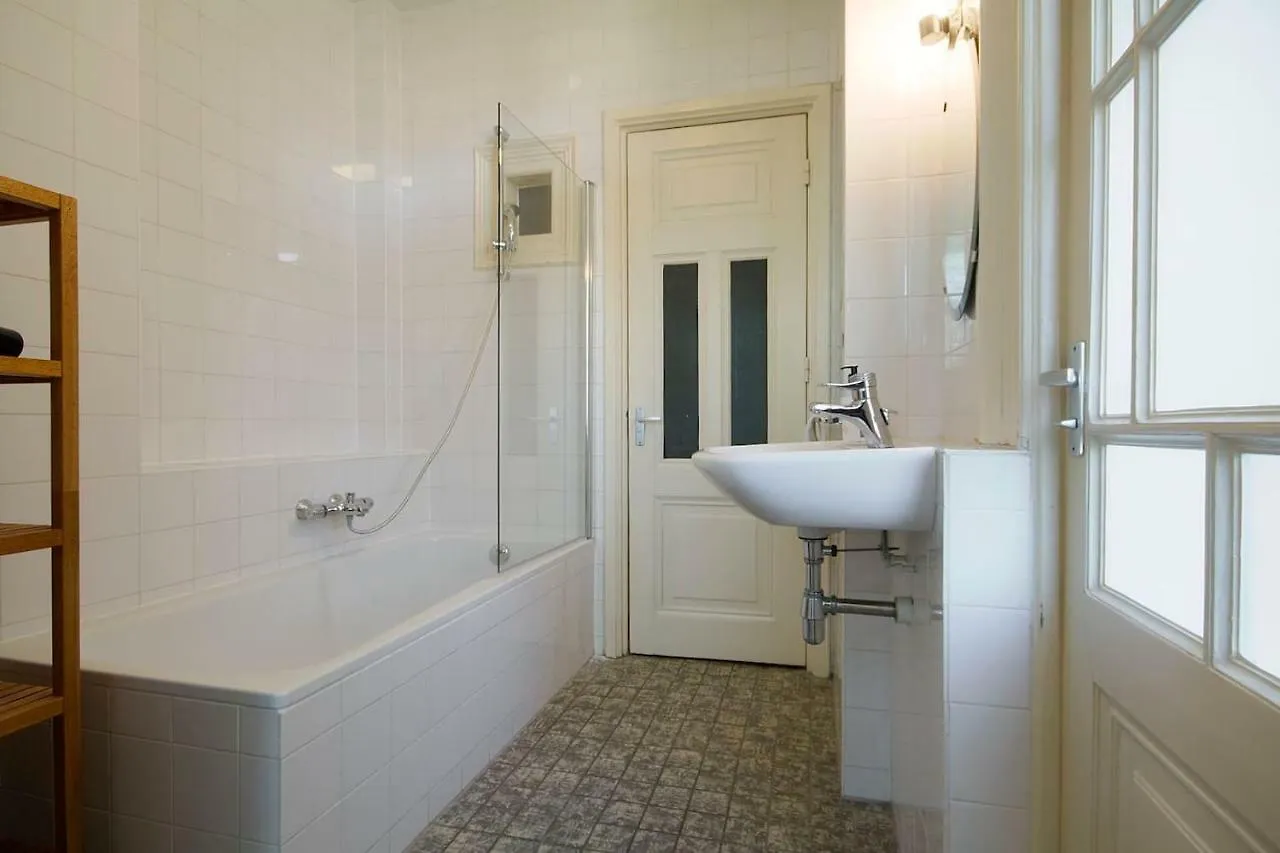 Spacious 4P Canal Apartment Amsterdam Netherlands