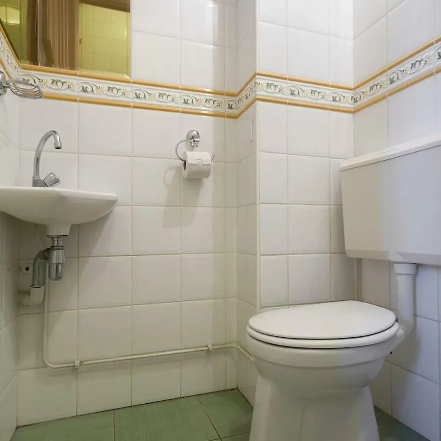 Spacious 4P Canal Apartment Amsterdam