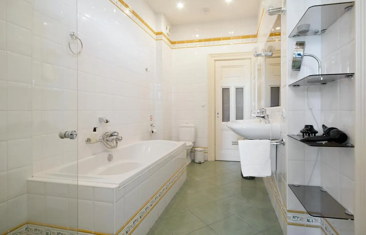 Spacious 4P Canal Apartment Amsterdam